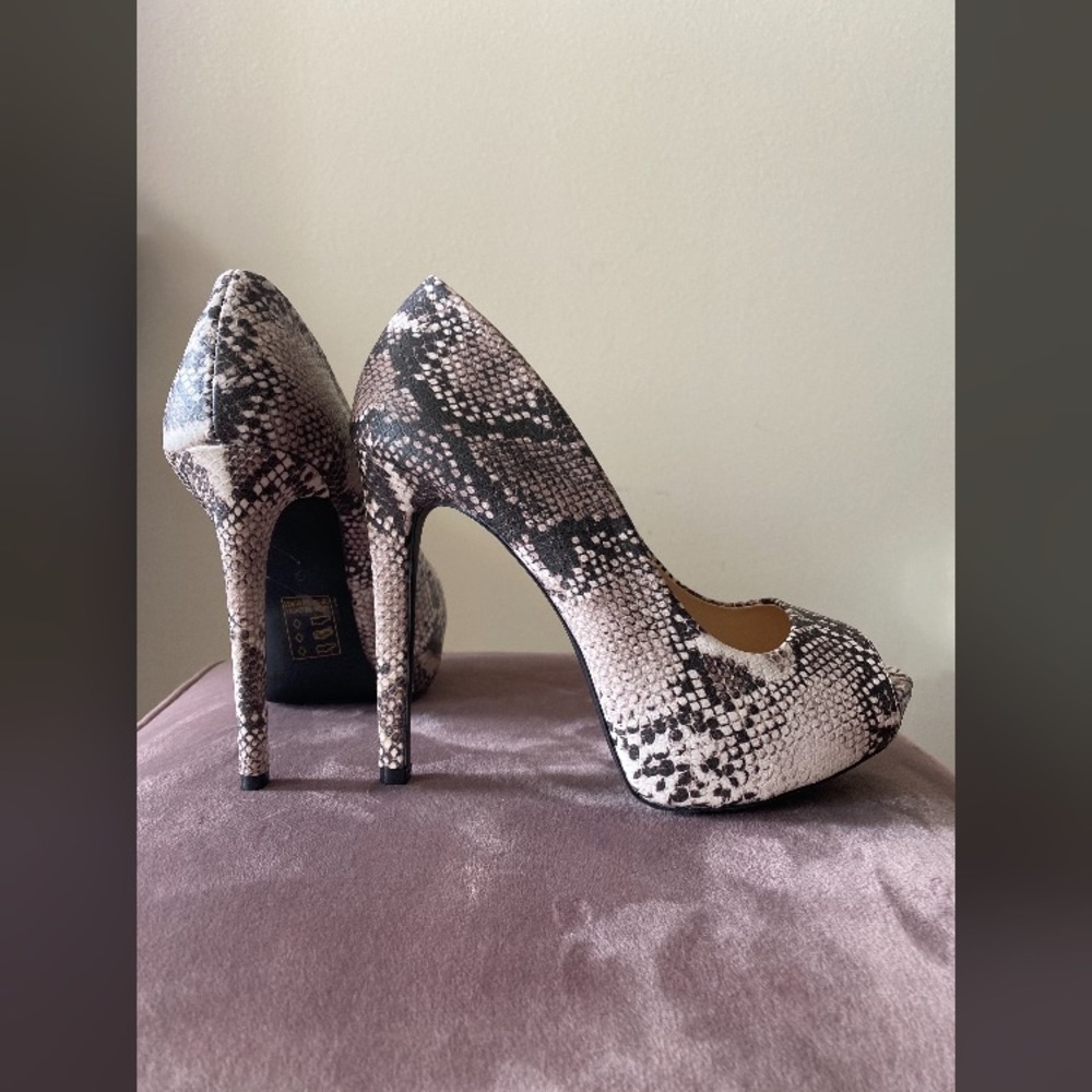 Peep Toe Heels 👠 Size 8.5